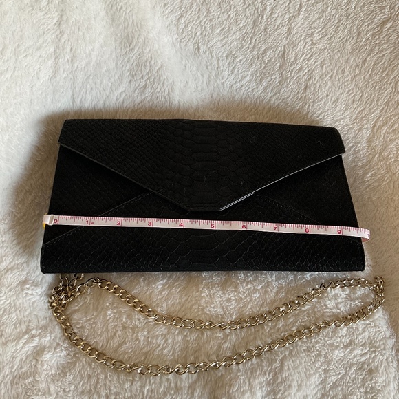 Croc-embossed Old navy bag. Black evening bag with gold-tone chain link strap. - Picture 4 of 6